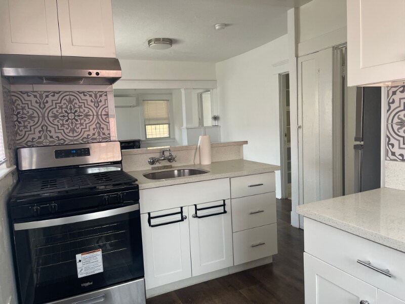 Building Photo - 1625 1/2 W 55th St