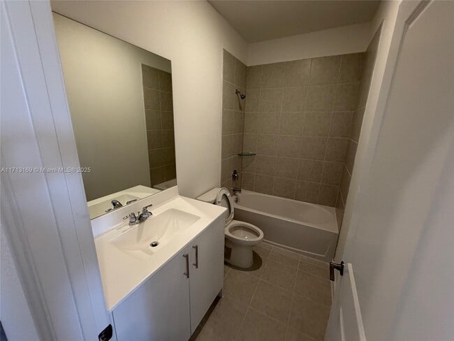 Building Photo - 2876 SE 25th Ave