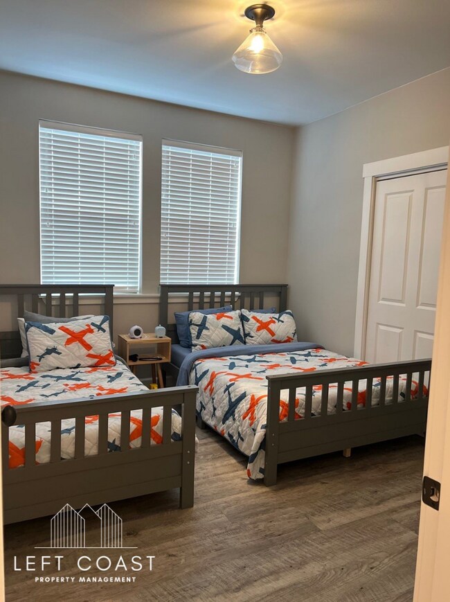 Building Photo - 4154 SE Inlet Ave