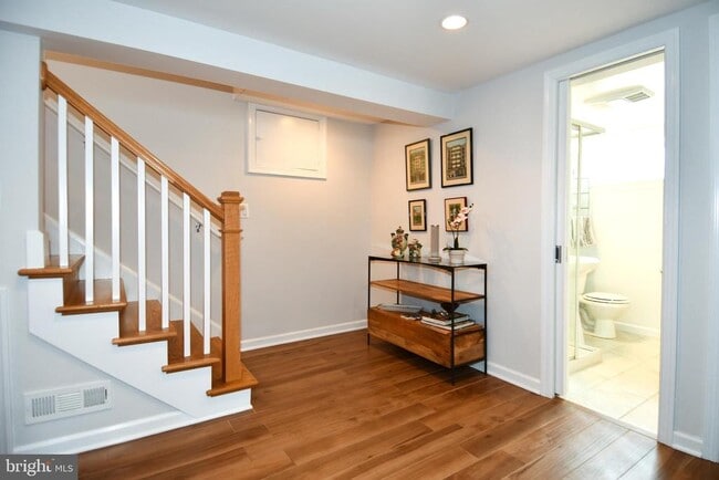 Building Photo - 854 N Liberty St