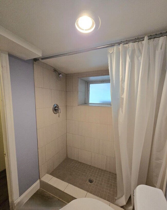 Building Photo - 3-Bedroom, 2-Bathroom in Brewers Hill