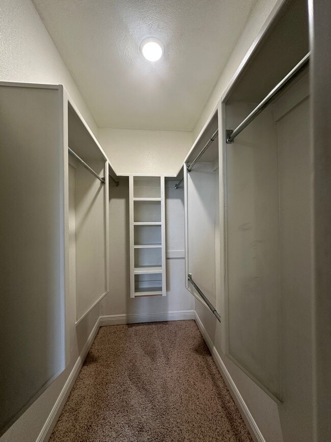 Building Photo - 5322 La Belle Ct