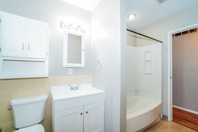 Building Photo - 2928 Landon Dr