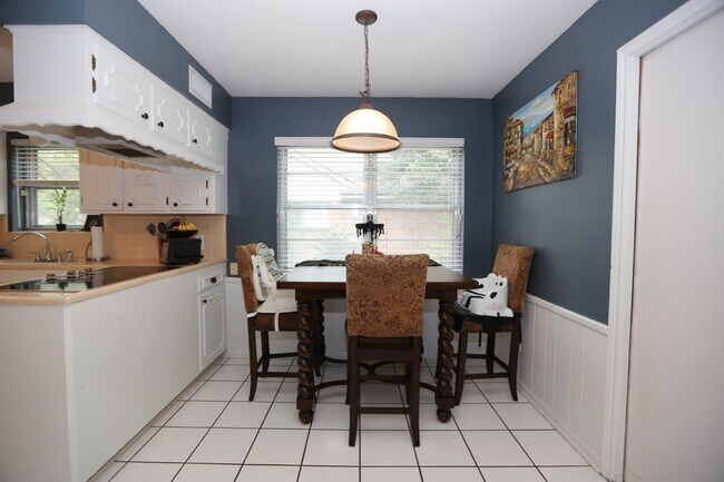 Building Photo - 1070 Curtin St