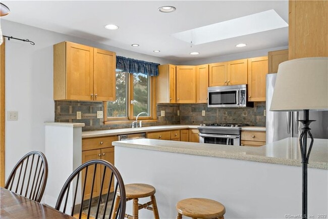 Building Photo - 4 Woodvale Rd Ext