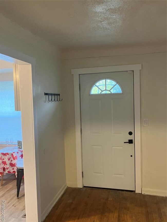 Building Photo - 20034 Rosemont Ave