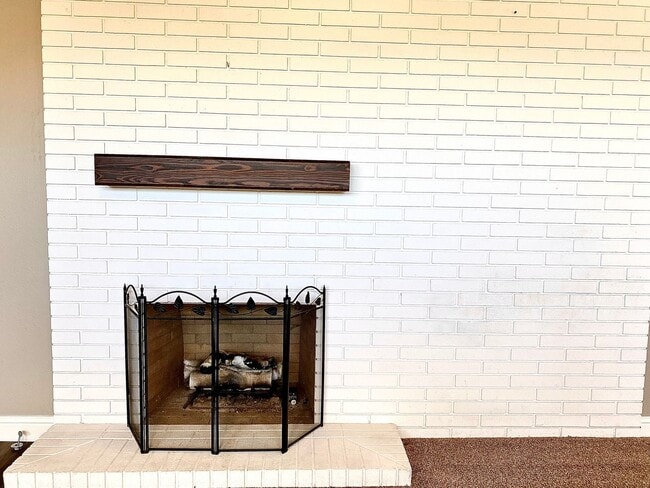 Building Photo - Lovely Highlands Home w/a View Available 7...