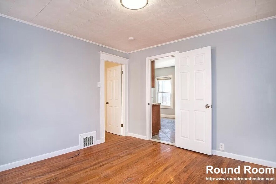 Building Photo - 28 Moreland St