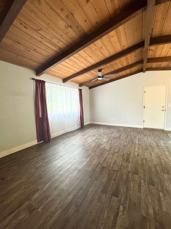 Building Photo - Private Renovated Home in Westside Redding