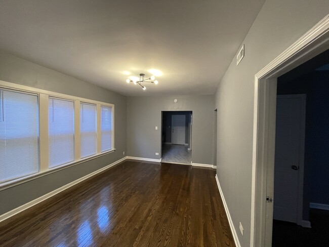 Building Photo - 7843 S Cregier Ave