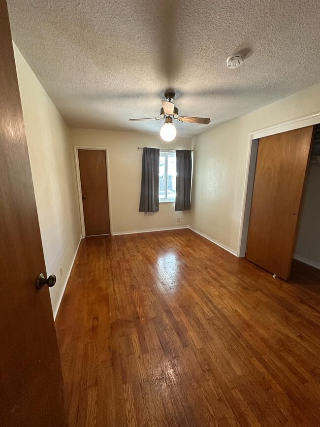 Building Photo - 3220 E Holland Ave