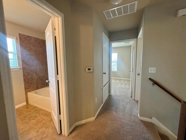 Building Photo - 120 Kingfisher Ln