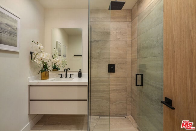 Building Photo - 8817 Ashcroft Ave