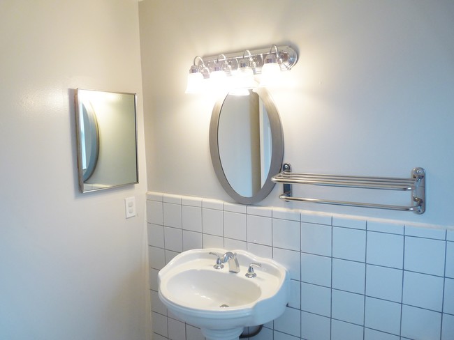 Hall Bathroom with Bathtub/Shower - 1510 Oriole St