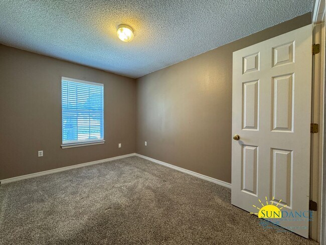 Building Photo - Stylishly Updated 3BR Home Minutes from Destin Harbor & Henderson Beach!
