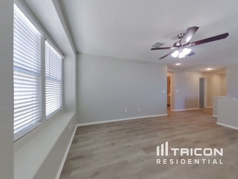 Building Photo - 16562 W Sierra St