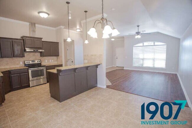 Building Photo - Spacious and modern home in the highly sou...
