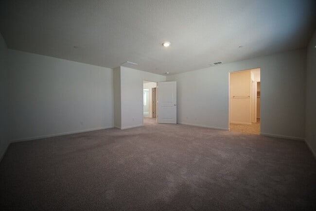 Building Photo - Beautiful 4 Bedroom PLUS office / den in Natomas!