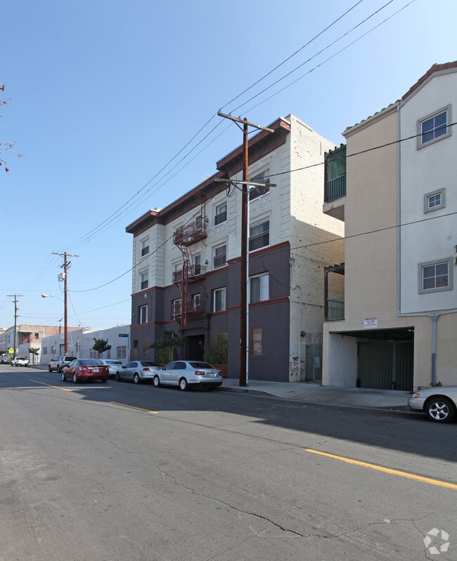 Valencia Apartments 734 S Valencia St Los Angeles CA 90017 Apartment Finder