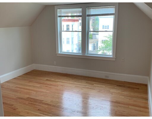 Building Photo - 81 Newton St