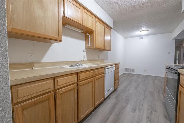 Building Photo - 804 White Rock St