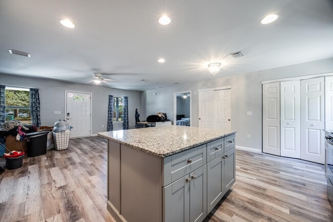Building Photo - 3071 Highland Ave
