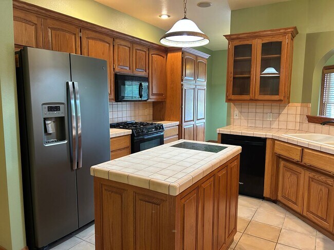 Building Photo - Spacious 3BR/3BA Home in Cave Springs with Pool