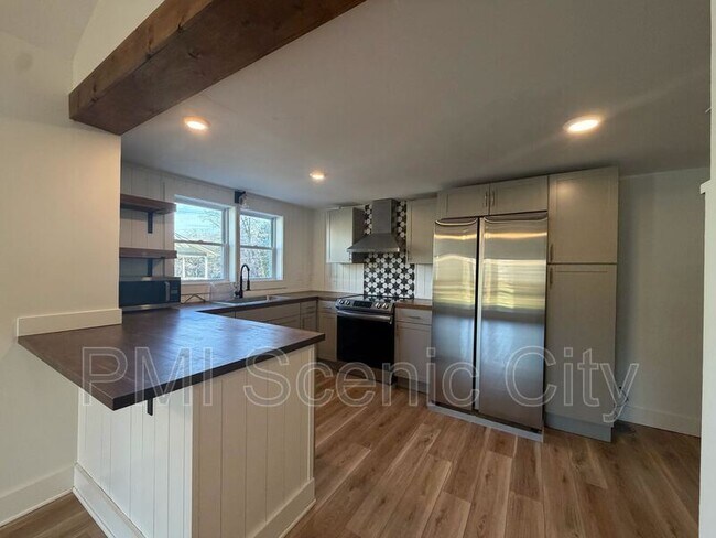 Building Photo - 607 Franklin St