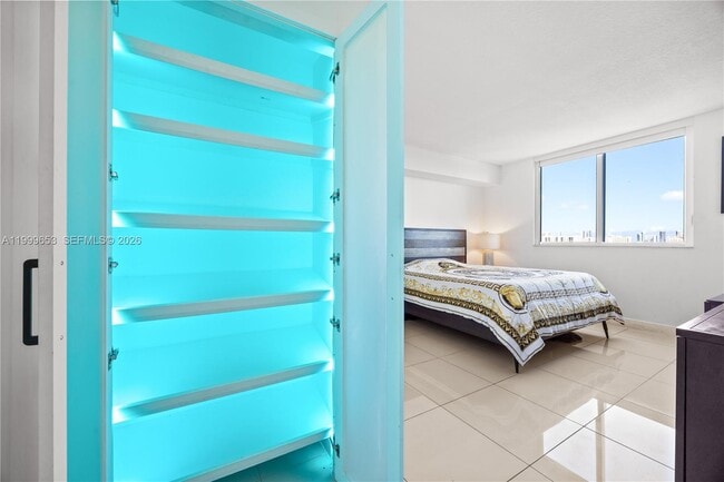 Building Photo - 1861 NW S River Dr