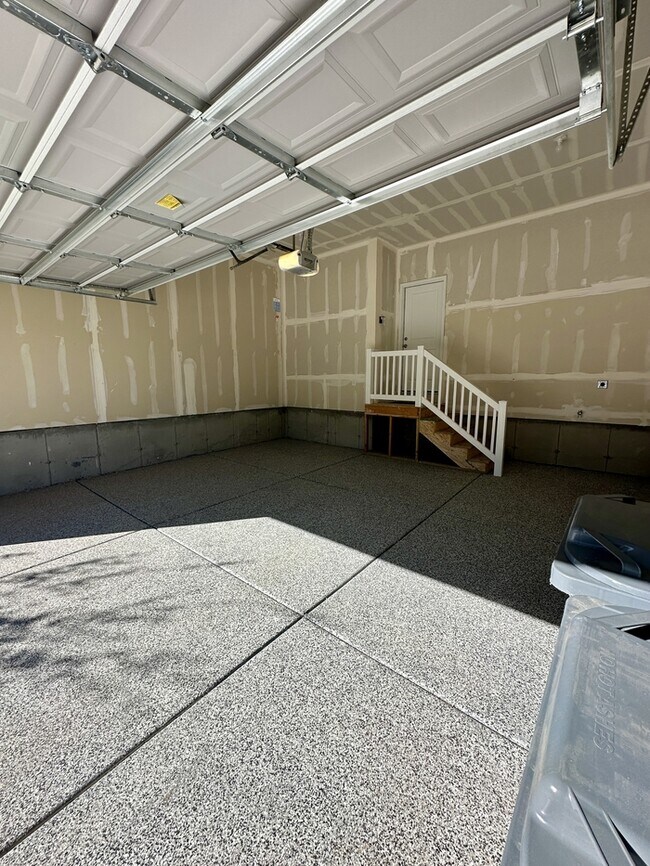Building Photo - Townhouse in Saratoga Springs