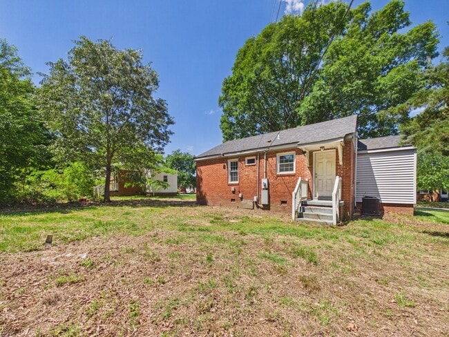 Building Photo - 4605 Eastover Ave