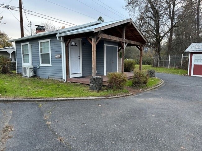 Building Photo - Adorable 1 bedroom Cottage!!
