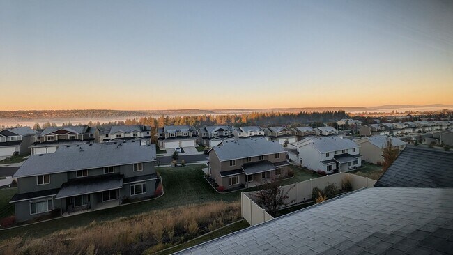 Building Photo - Charming North Spokane Home in a Quiet Neighborhood ? Limited-Time Move-In Special: Half Off Your...