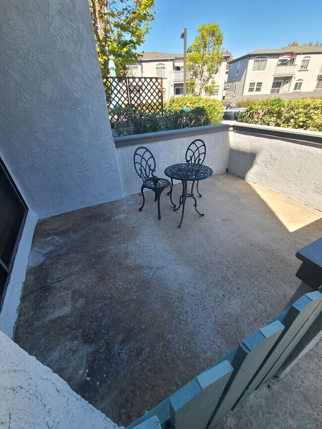 Building Photo - Spacious and remodeled 2 Bed 2.5 baths in ...