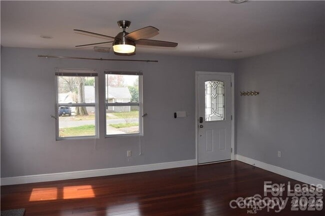 Building Photo - 1221 Meadow Ln