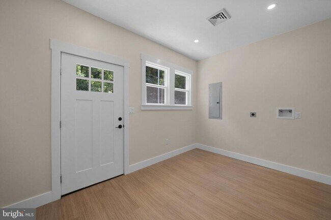 Building Photo - 71 Dreamland Park Dr