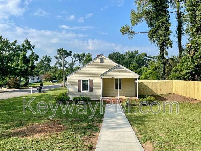 Primary Photo - 302 Bluff Ave