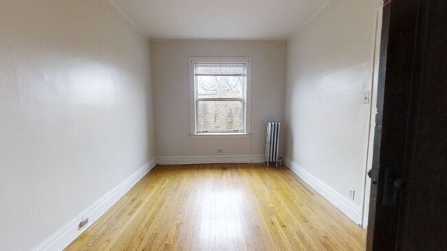 Building Photo - 822 Reba-3N