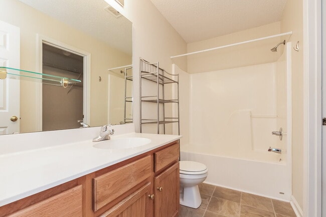 Building Photo - 15476 Stone Hollow Dr