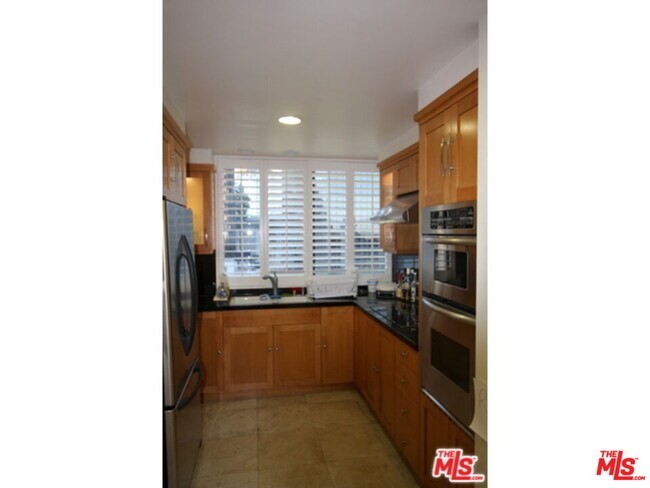 Building Photo - 2160 Century Pk E