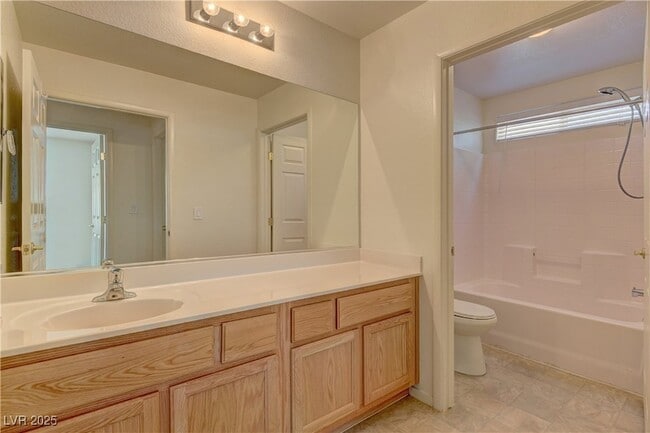 Building Photo - 10403 Madagascar Palm St