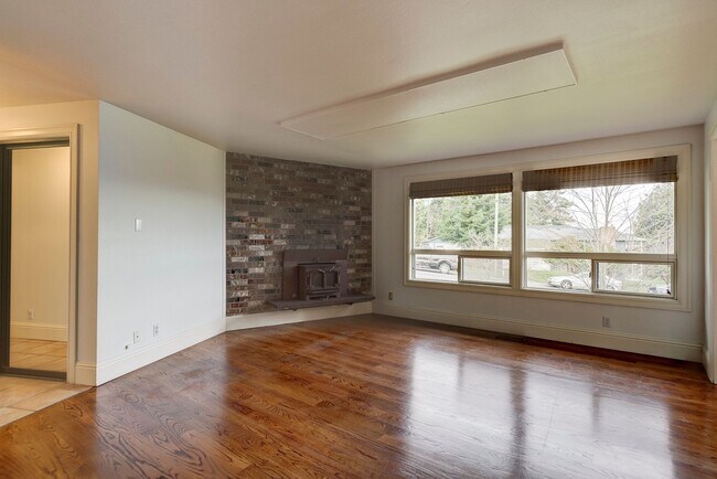 Building Photo - Charming Upper-Level Home with Water View – Walk to Downtown Coupeville