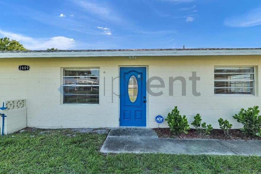 Building Photo - Unit B