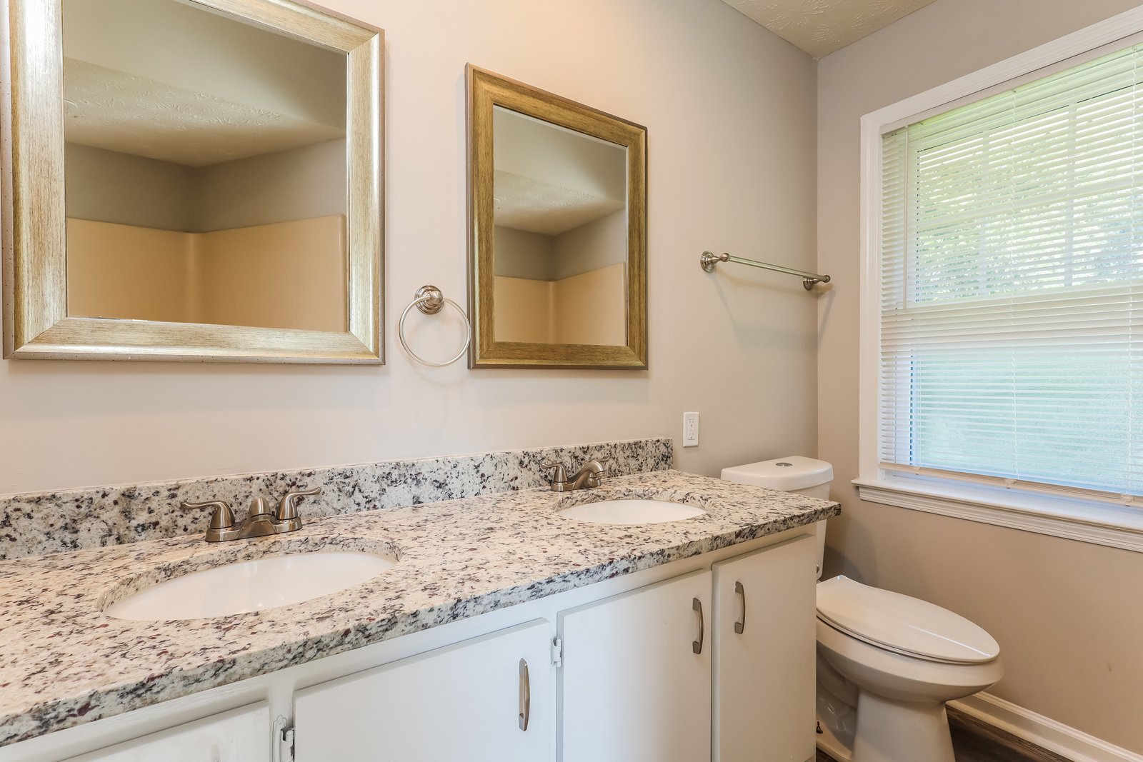 Building Photo - 5145 Burbank St