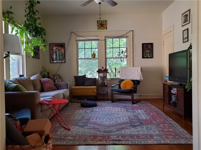 Building Photo - 705 Graham Pl