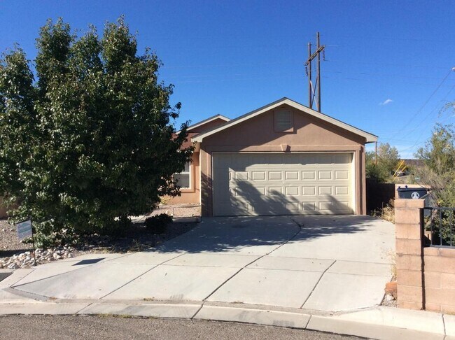 Primary Photo - 2039 Cielo Oeste Pl NW