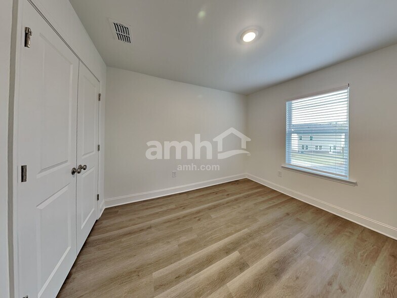 Building Photo - 1419 Aquamarine Dr