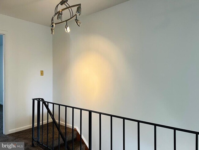 Building Photo - 8613 Seasons Way