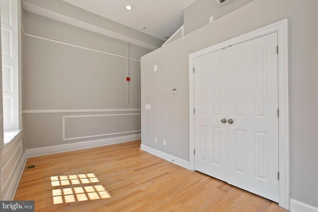 Building Photo - 106 W Saratoga St