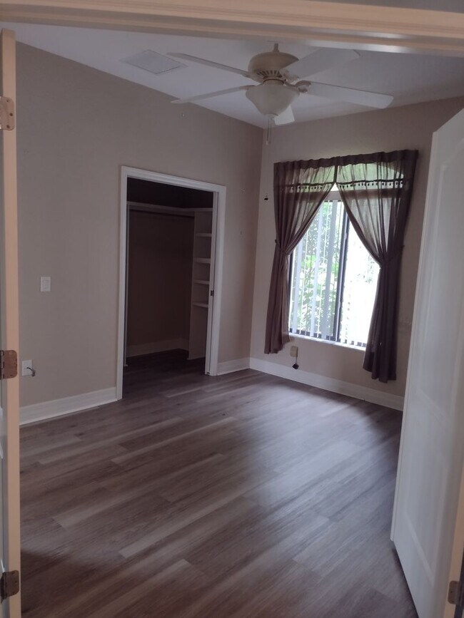Building Photo - 592 Dowling Cir